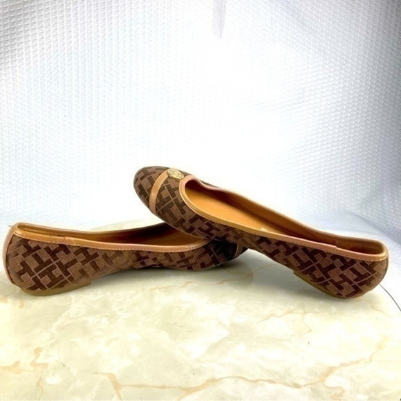 Tommy Hilfiger Shoes Womens Sz 7 Brown Monogram Gold Accent Casual Ballet Flats - Picture 6 of 10